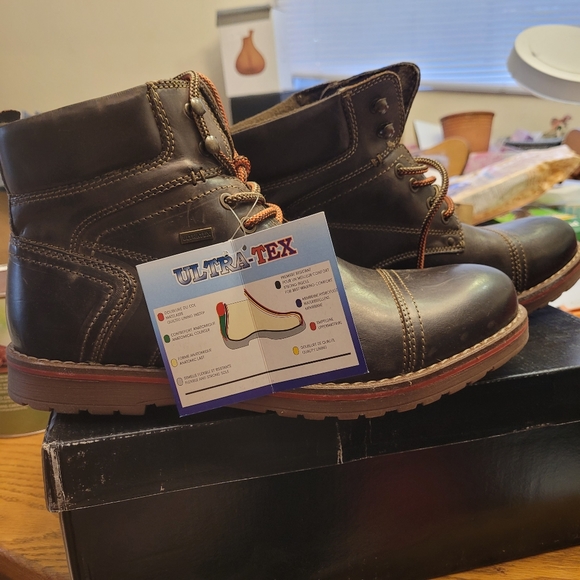 Man's Boots - Picture 3 of 10